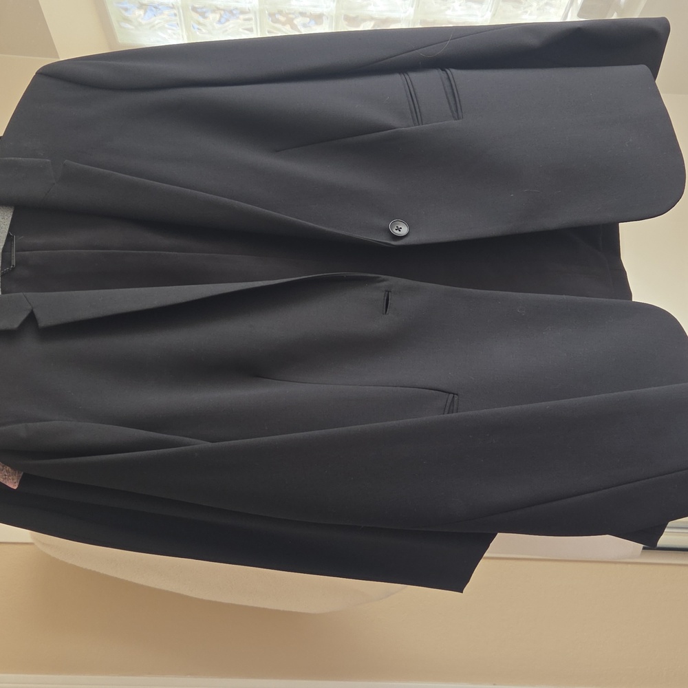 95% fine wool Classic Black Blazer and Skirt Set by Elie Tahari